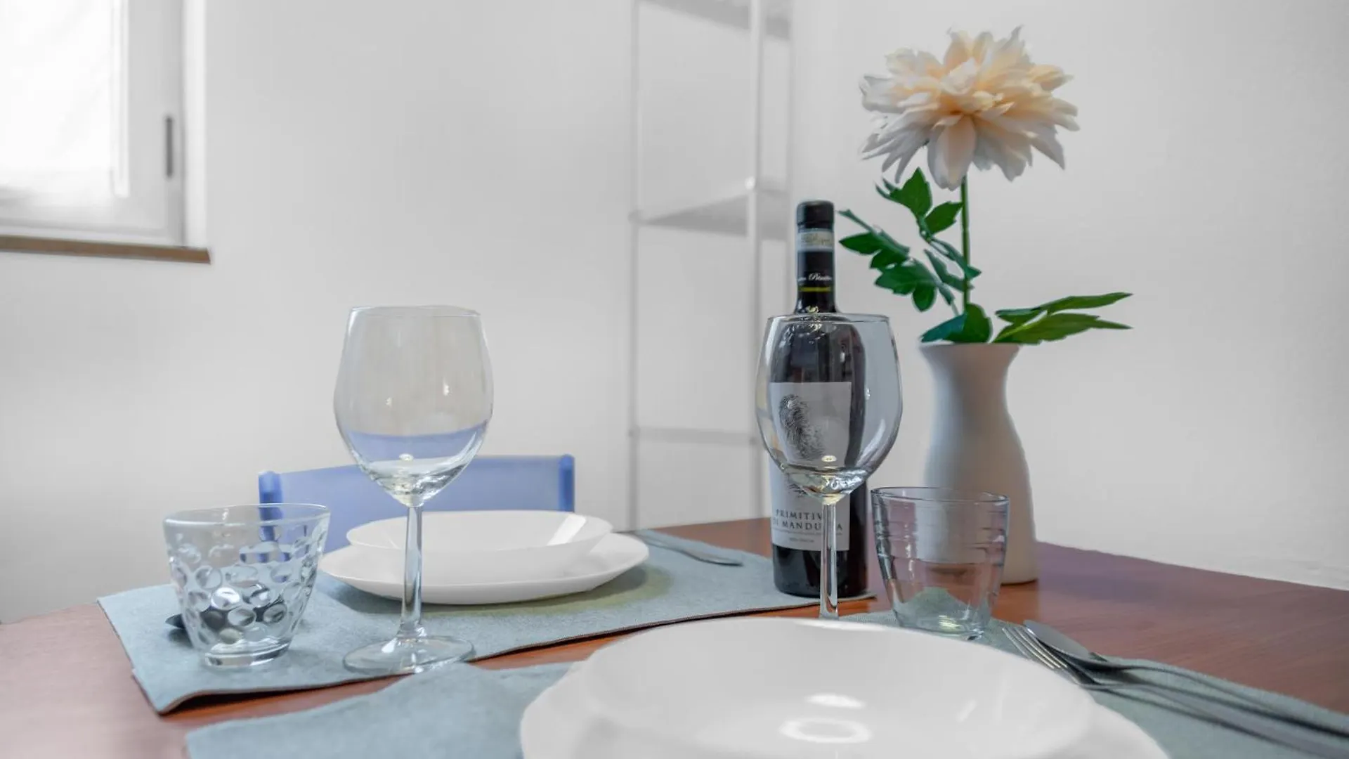 Momigliano Studio Apartment - Naviglio Pavese Milan Italy