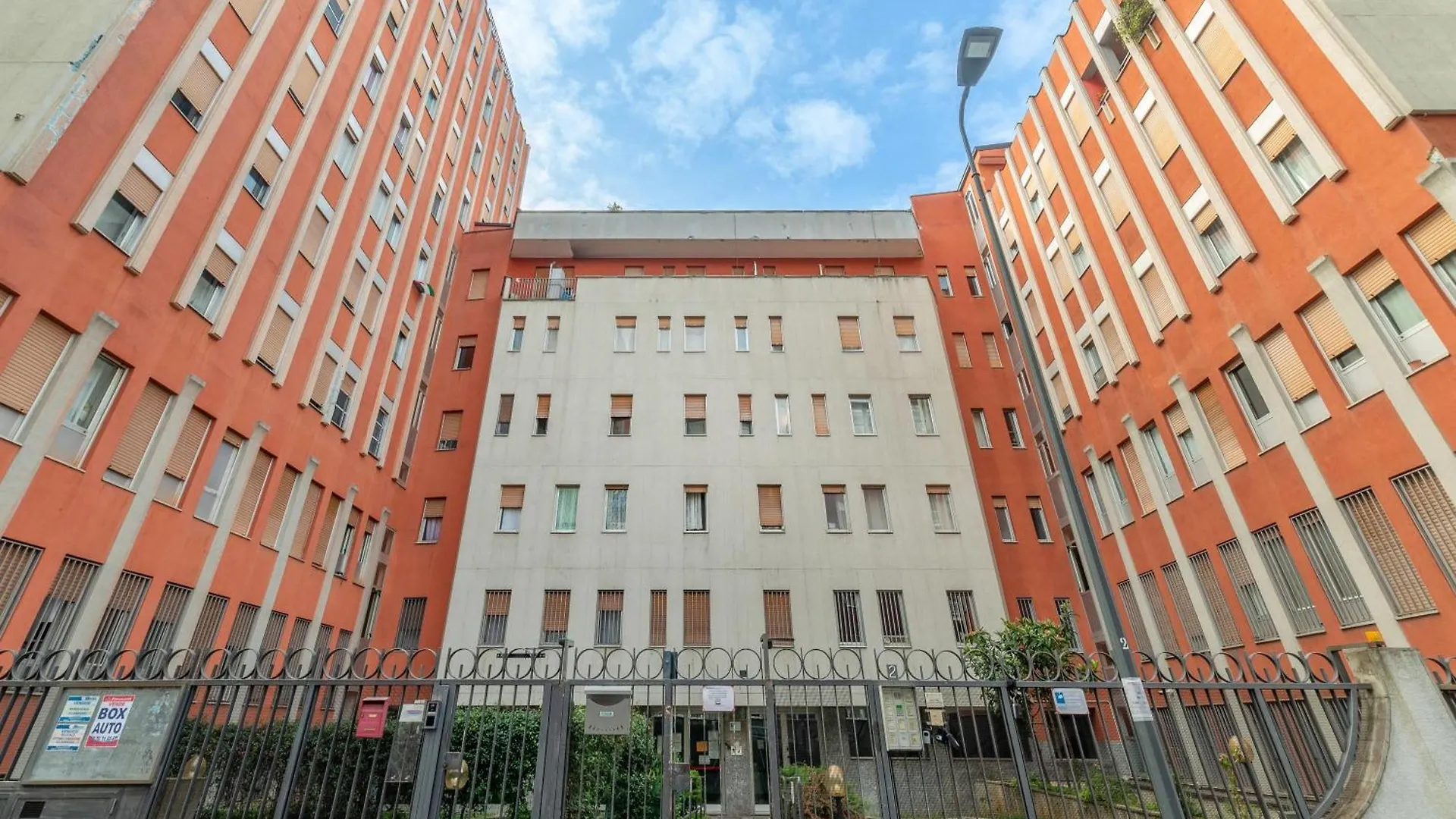 Momigliano Studio Apartment - Naviglio Pavese Milan Italy